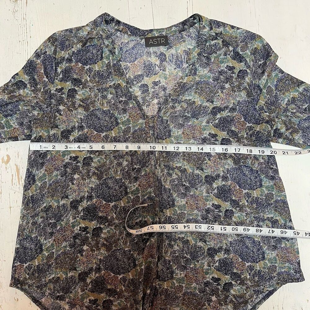 ASTR the Label Blouse Top Size M Multicolor All Day Wear High Low Lightweight - Picture 7 of 13
